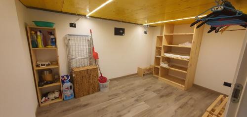 Castel Maggiore Apartment | Family-Friendly LA EX DI NICHOLAS with High Guest Ratings