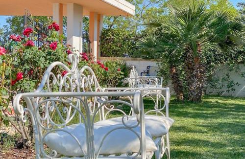 Fossacesia House | La Farfalla: Guest Rated 9.3 with Oceanfront Comforts