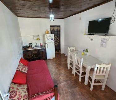 Colon Apartment | Discover Family-Friendly Comfort at La Farola Hotel