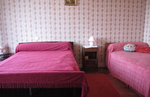 Bourdeilles House | Discover La Faurie: Pet-Friendly Retreat with Great Reviews