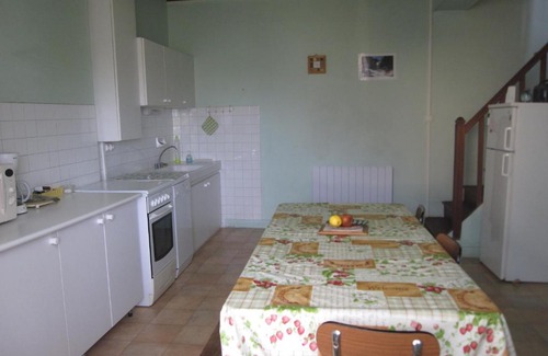 Bourdeilles House | Discover La Faurie: Pet-Friendly Retreat with Great Reviews