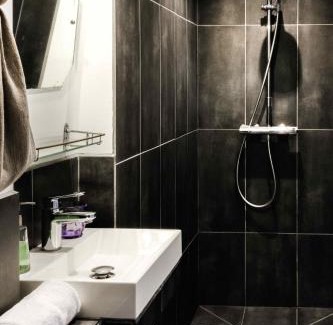 Saint-Valery-sur-Somme Bed & Breakfast | Discover Comfort at La Femme d'à Côté with Breakfast Included