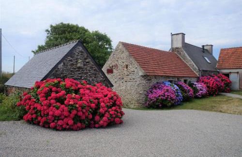 Plestin-les-Greves Bed & Breakfast | Inviting Stay at La Ferme de Lec'h Hameury with Hot Tub