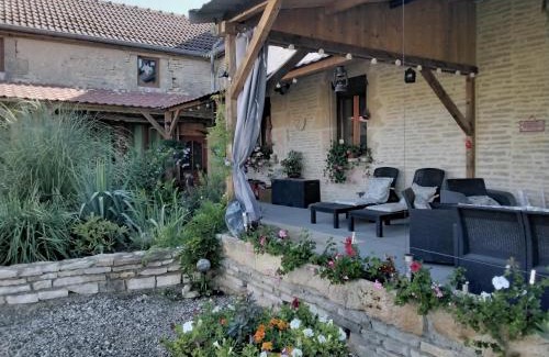 Verdonnet Bed & Breakfast | Budget-Friendly Retreat at La Ferme de Tart with Hot Tub