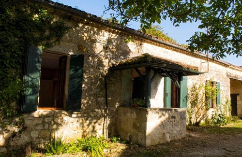 Laplume House | Pet-Friendly Retreat at La Ferme du Chateau with Breakfast