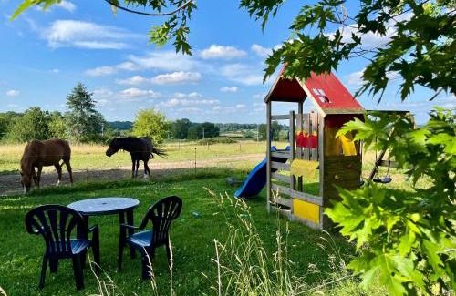 Froidchapelle House | Relaxing Retreat at La ferme du Ravet - Family-Friendly Gîte