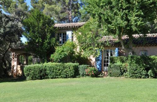 Saint-Marc-Jaumegarde Bed & Breakfast | Oceanfront Retreat at La Ferme - 9.4/10 Guest Rated