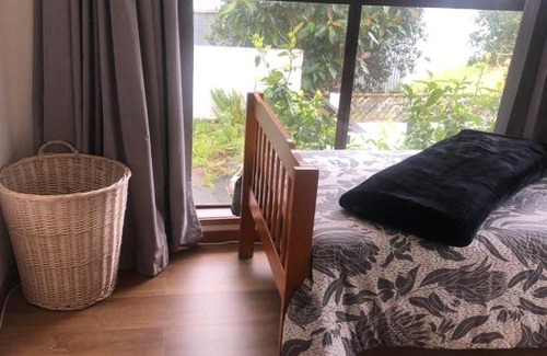 Burgess Park House | Family Retreat at La Ferme New Plymouth with Pool & Hot Tub
