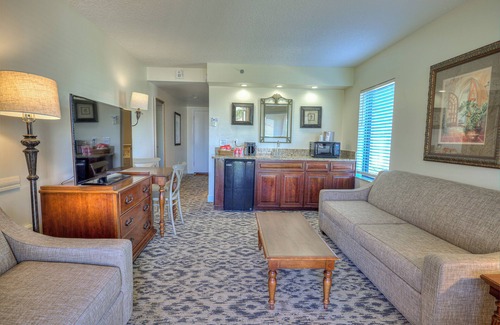 St. Augustine Beach Hotel | Relax at La Fiesta Ocean Inn And Suites with Pool & Dining