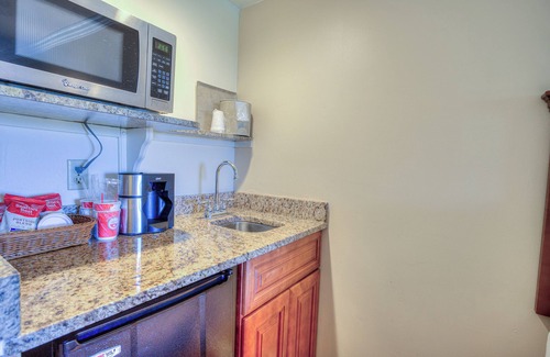 St. Augustine Beach Hotel | Relax at La Fiesta Ocean Inn And Suites with Pool & Dining