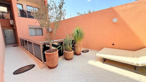 Camp El Ghoul Apartment | Explore LA FINCA DE MARRAKECH: Child-Friendly Retreat