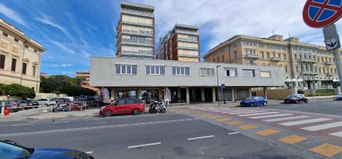 Livorno Apartment | La Finestra sul mare, Spettacolare Vista mare davanti alla Terrazza Mascagni -