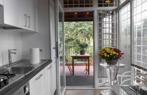 Suburbio XI della Vittoria Apartment | Discover La Finestra sul Verde: 4-Star Retreat with Top Rating