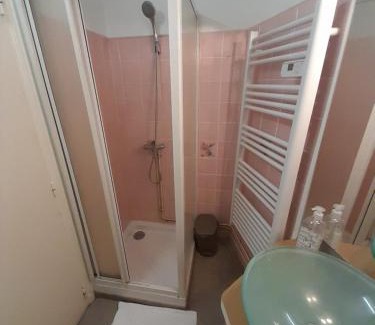 Thiers Apartment | Budget-Friendly Family Retreat at La Flûte 2