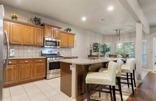 Jenks House | Relax at La Fleur, Jenks - Pet Friendly with Ocean Views