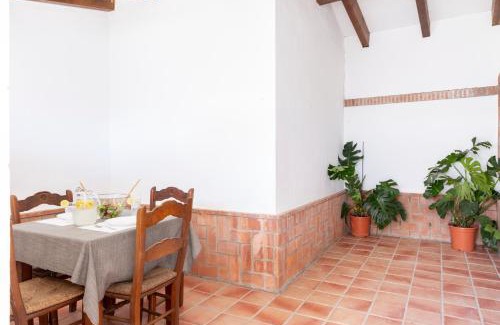 Zahora House | Experience La Floristería Zahora: 10/10 Family-Friendly Stay