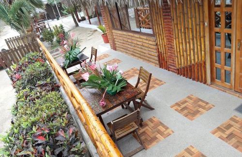 Machalilla Cabin | Relax at La Fogata: Oceanfront Retreat with Private Beach
