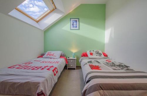Fontaine-les-Gres House | La Fontainate: Oceanfront Stay with Pet-Friendly Amenities