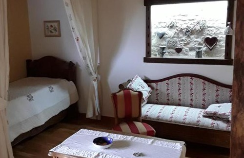 Chevigney-les-Vercel Bed & Breakfast | Discover La Fontaine aux Oiseaux - Guest Rated 10/10