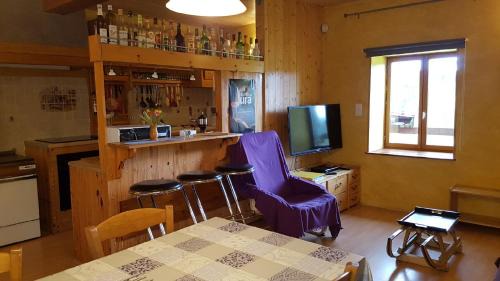 Vertamboz House | Pet-Friendly La Fontaine: Family Retreat with Great Reviews