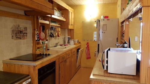 Vertamboz House | Pet-Friendly La Fontaine: Family Retreat with Great Reviews