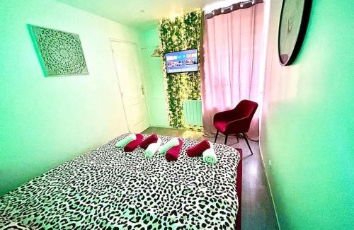 Pont-sur-Yonne Apartment | Discover La Forêt Enchantée: Central Location & Pet Friendly