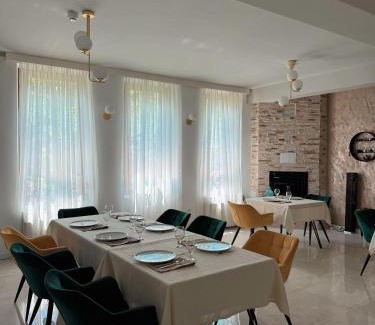 Siria House | Top-Rated La Foresteria: Family-Friendly with Hot Tub & Dining