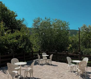 Siria House | Top-Rated La Foresteria: Family-Friendly with Hot Tub & Dining