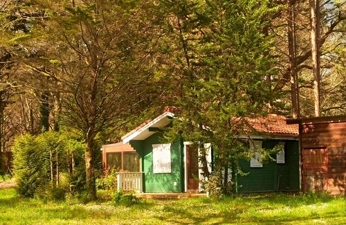 Saint-Paul-les-Dax Ski Chalet | Tranquil La Forge D'espelette: Forest Chalet with Pool