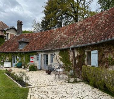 Quingey Bed & Breakfast | Pet-Friendly Retreat at La Forge de Malpas with Ocean Views
