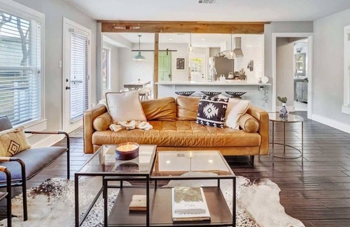 Dripping Springs House | La Fortuna Retreat with Pool for Events & Nature Lovers