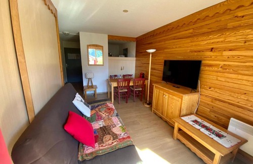 Allos Apartment | Charming La Foux: 2-Room Haven with Pool Access