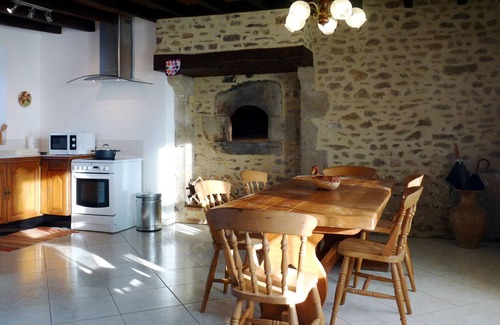 Saint-Thomas-de-Courceriers House | Tranquil Holiday Farmhouse with Private Pool & Eco Amenities