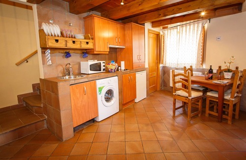 Pinuecar House | Cozy Lakeview Retreat: La Fragua with Spa & Pet-Friendly Perks