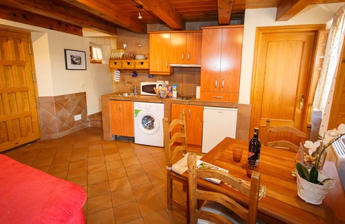 Pinuecar House | Cozy Lakeview Retreat: La Fragua with Spa & Pet-Friendly Perks