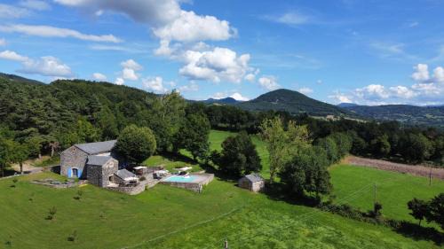 Saint-Etienne-Lardeyrol Bed & Breakfast | Idyllic La Framboisine: Beachfront Pool & Family-Friendly
