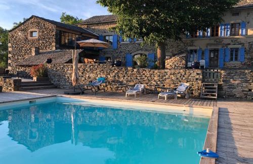 Saint-Etienne-Lardeyrol Bed & Breakfast | Idyllic La Framboisine: Beachfront Pool & Family-Friendly