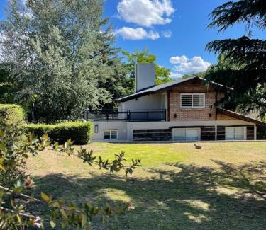 Villa General Belgrano House | Experience La Franca Cabaña de Veraneo: 4-Star Retreat