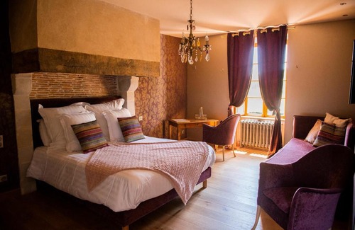 Loigne-sur-Mayenne Bed & Breakfast | Unforgettable Stays at La Francoisiere with Private Pool