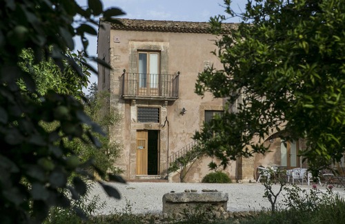 Syracuse House | La Frescura - Cozy Apartment with Scenic Views and Pool