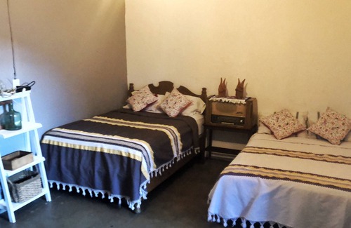 Calzada Madero House | Discover La Frontera Hostel: Relax with Spa & Breakfast