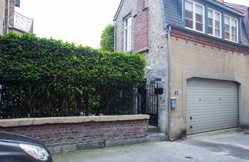 Dinant Apartment | Experience La garçonnière de Wiertz - Family-Friendly Stay