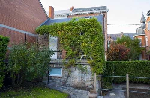 Dinant Apartment | Experience La garçonnière de Wiertz - Family-Friendly Stay