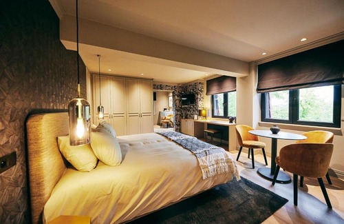 Genval Bed & Breakfast | Discover La Garçonnière Genval: Guest Rated 9/10 with Breakfast
