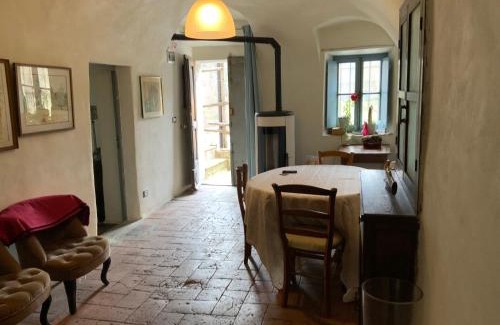 Erli Apartment | Explore La Garbatella: Pet & Child Friendly Escapes