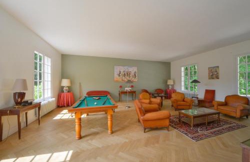 Mery-es-Bois House | La Genêtière: Family-Friendly Retreat with Pond in Sologne