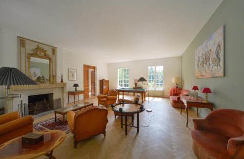 Mery-es-Bois House | La Genêtière: Family-Friendly Retreat with Pond in Sologne