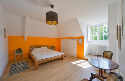 Mery-es-Bois House | La Genêtière: Family-Friendly Retreat with Pond in Sologne