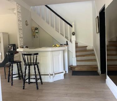 Treffiagat Bed & Breakfast | Family-Friendly Retreat at La Gentilhommière with Pool