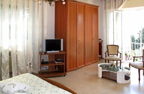 Corsanico House | Discover La Gerla: Oceanfront Stay with Spa & Breakfast